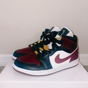 Women’s Air Jordan Mid SE ‘Gold Pendants’